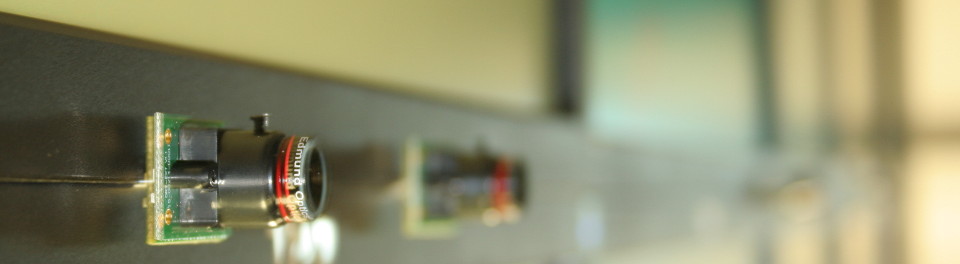 Displaywand mit Kameras]